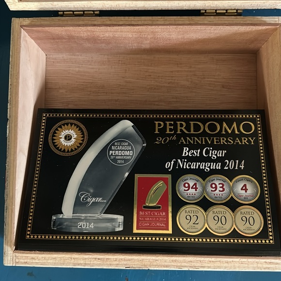 Perdomo 20th Anniversary Maduro SOLID WOOD Cigar Box - Picture 5 of 12